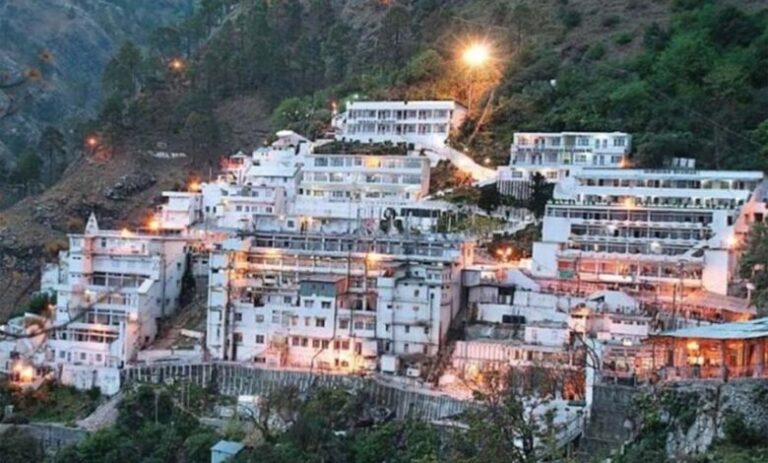 वैष्णो देवी मंदिर में इस बार रिकॉर्ड तोड़ पहुंचे 95