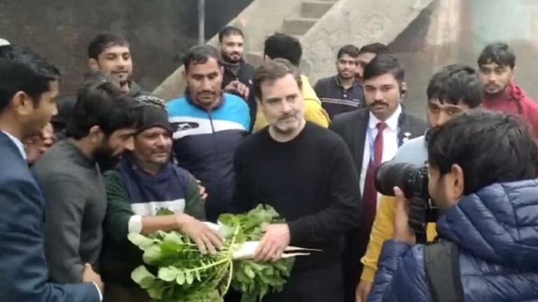 Haryana: Rahul Gandhi ने कुश्ती अखाड़े में कुश्ती सीखते हुए