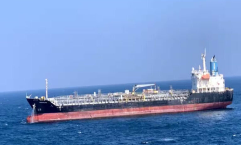 व्यापारिक जहाजों पर बढ़ते हमलों को देखते हुए भारतीय नेवी