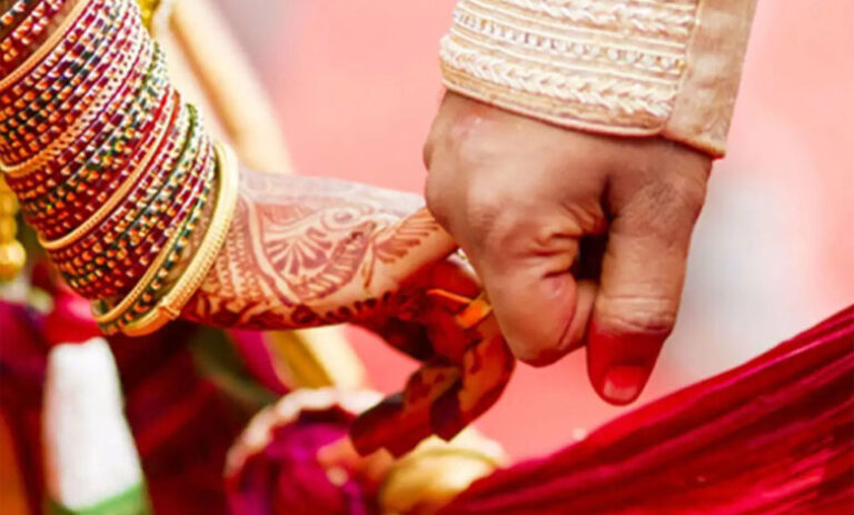 प्रेमिका से मिलने गए प्रेमी युवक को युवती की मां
