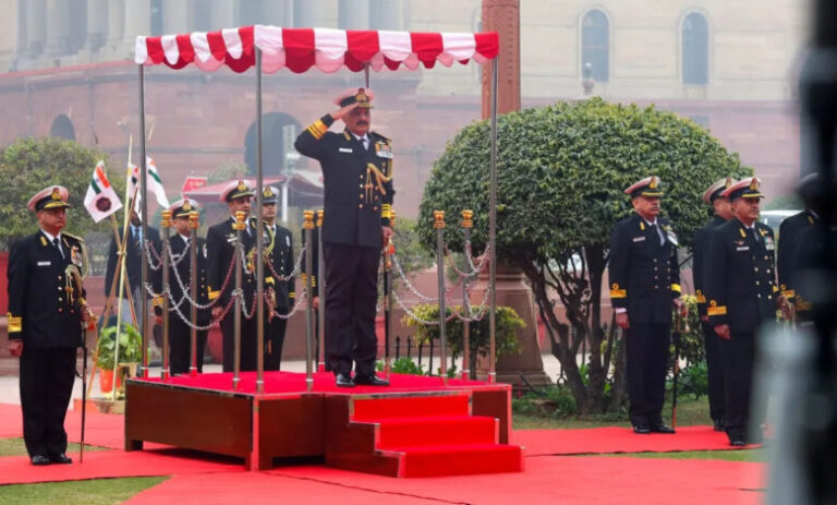वाइस एडमिरल दिनेश के त्रिपाठी ने नौसेना के उप प्रमुख