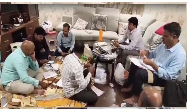 तेलंगाना के अधिकारी के घर से 100 करोड़ की संपत्ति