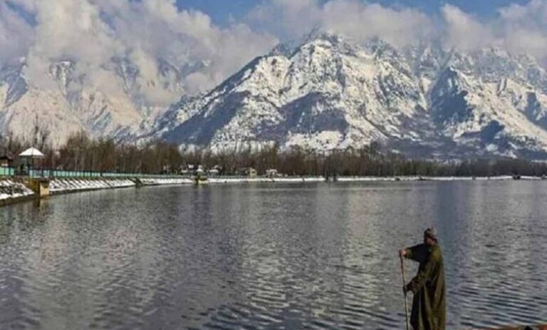दिल्ली से ज्यादा तो कश्मीर का पारा, मैदानी इलाकों में