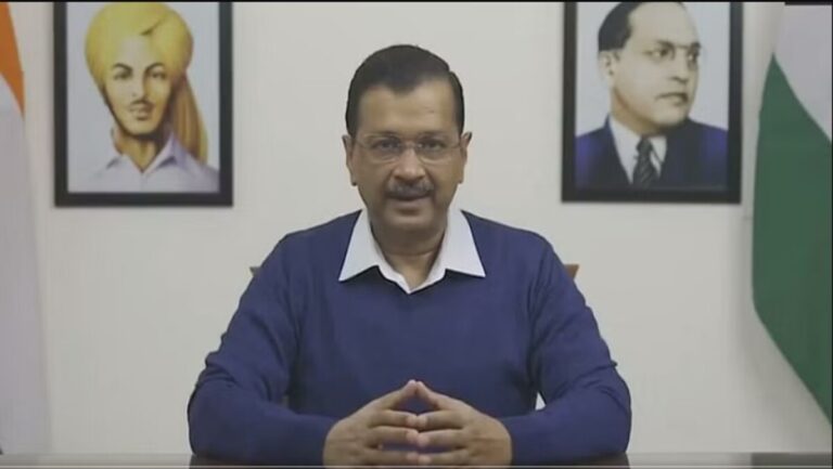 Delhi: AAP और BJP के बीच जुबानी जंग जारी है
