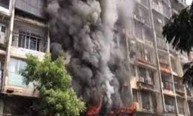 मुंबई के डोंबिवली लोढ़ा फेज 2 में एक बहुमंजिला इमारत