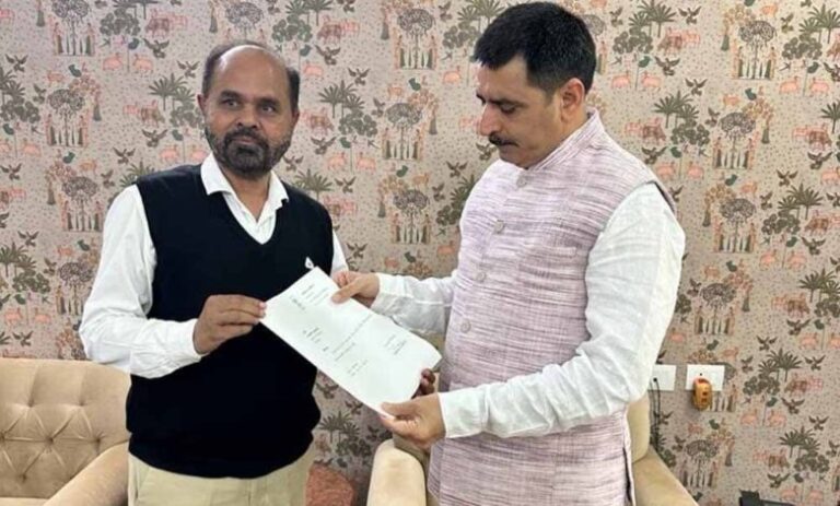 गुजरात में कांग्रेस पार्टी को एक और बड़ा झटका, विधायक
