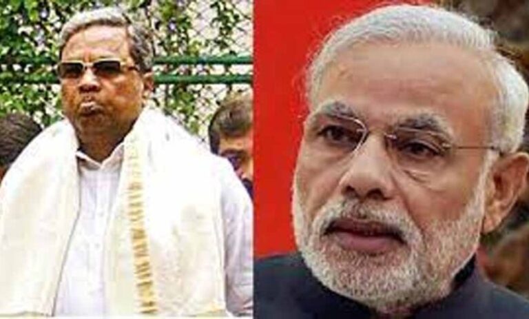 कर्नाटक में मोदी सभा को संबोधित कर रहे थे तभी