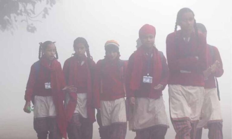 उत्तर भारत में ठंड के चलते बढ़ी सर्दी की छुटि्टयां,